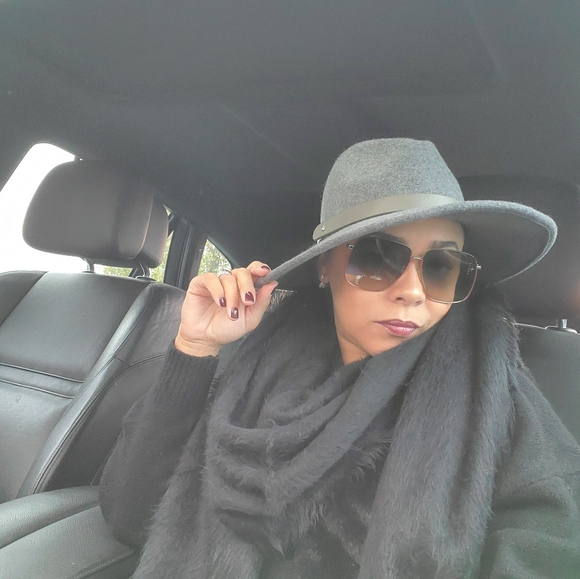 Meet your Posher, Denise - Picture 3 of 4